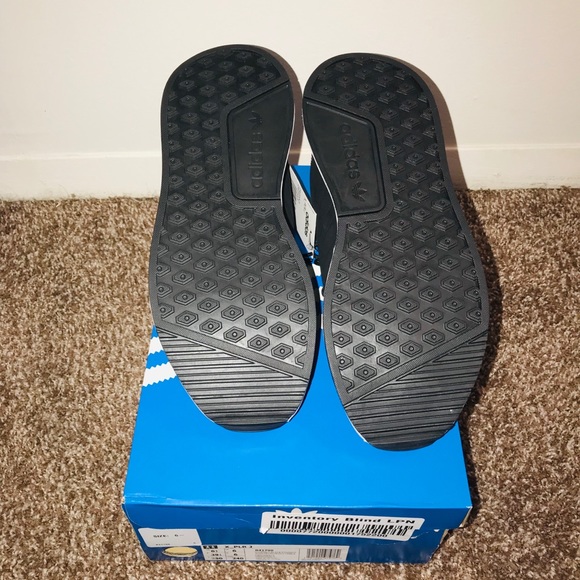 ADIDAS SHOES - Picture 7 of 8